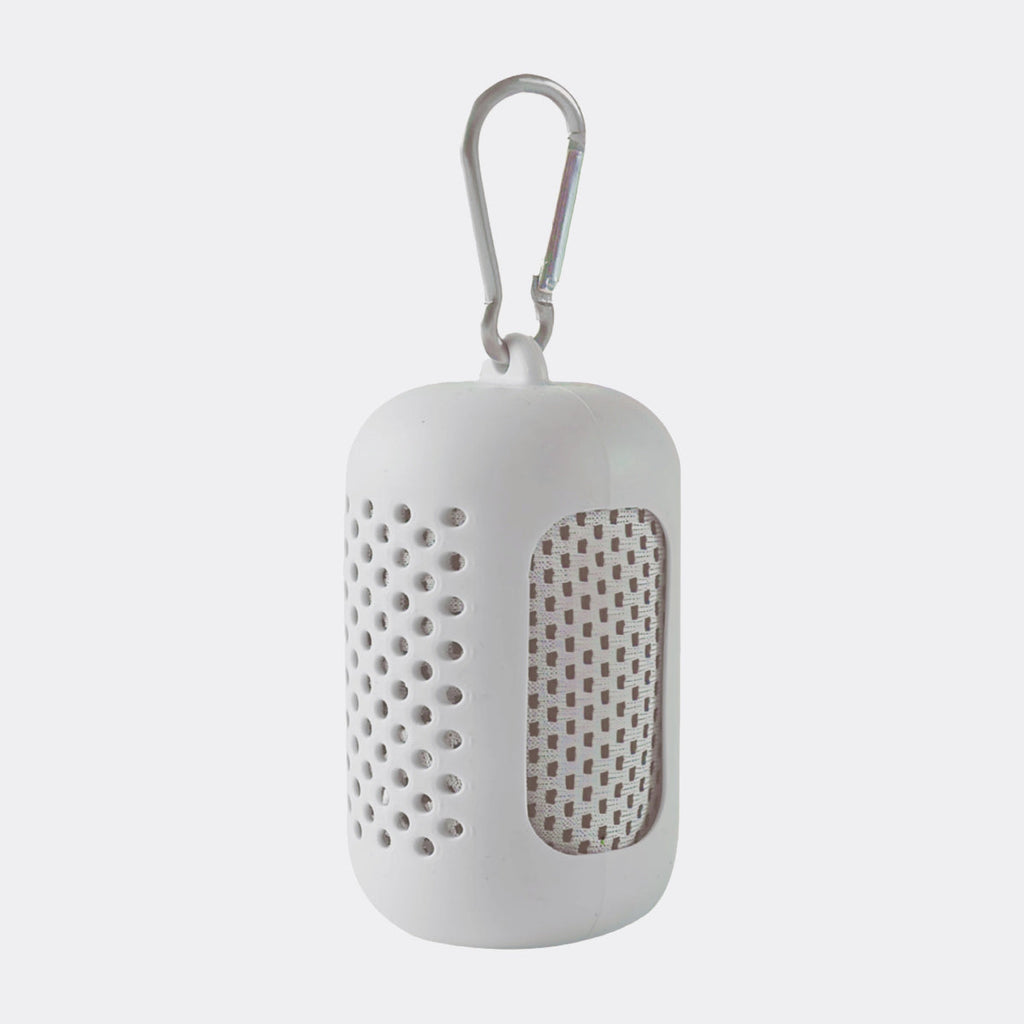 SAETTO Fresco cooling towel in its White silicone case with carabiner
